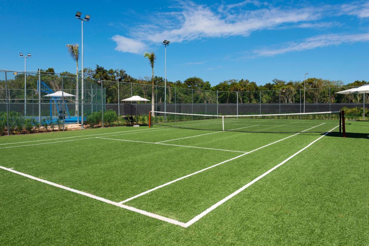 Ocean Eden Bay (Adults Only) Hotel Spring Rises Eksteriør billede Tennis court at the Club