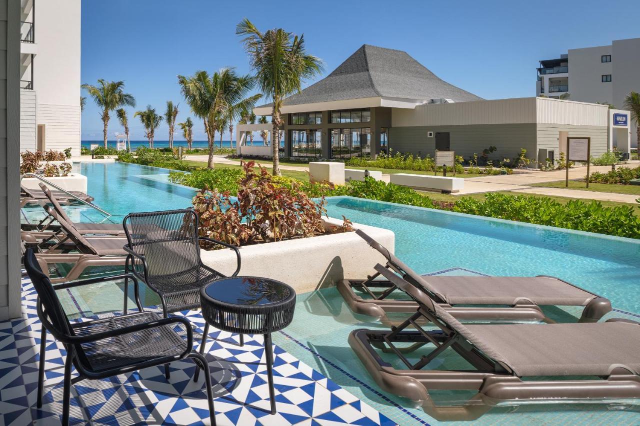 Ocean Eden Bay (Adults Only) Hotel Spring Rises Eksteriør billede The pool at the Hard Rock Hotel in Cancun