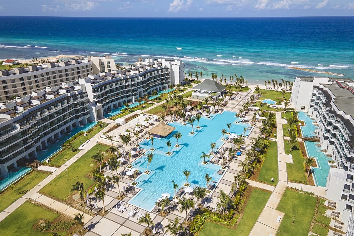 Ocean Eden Bay (Adults Only) Hotel Spring Rises Eksteriør billede Aerial view of the resort