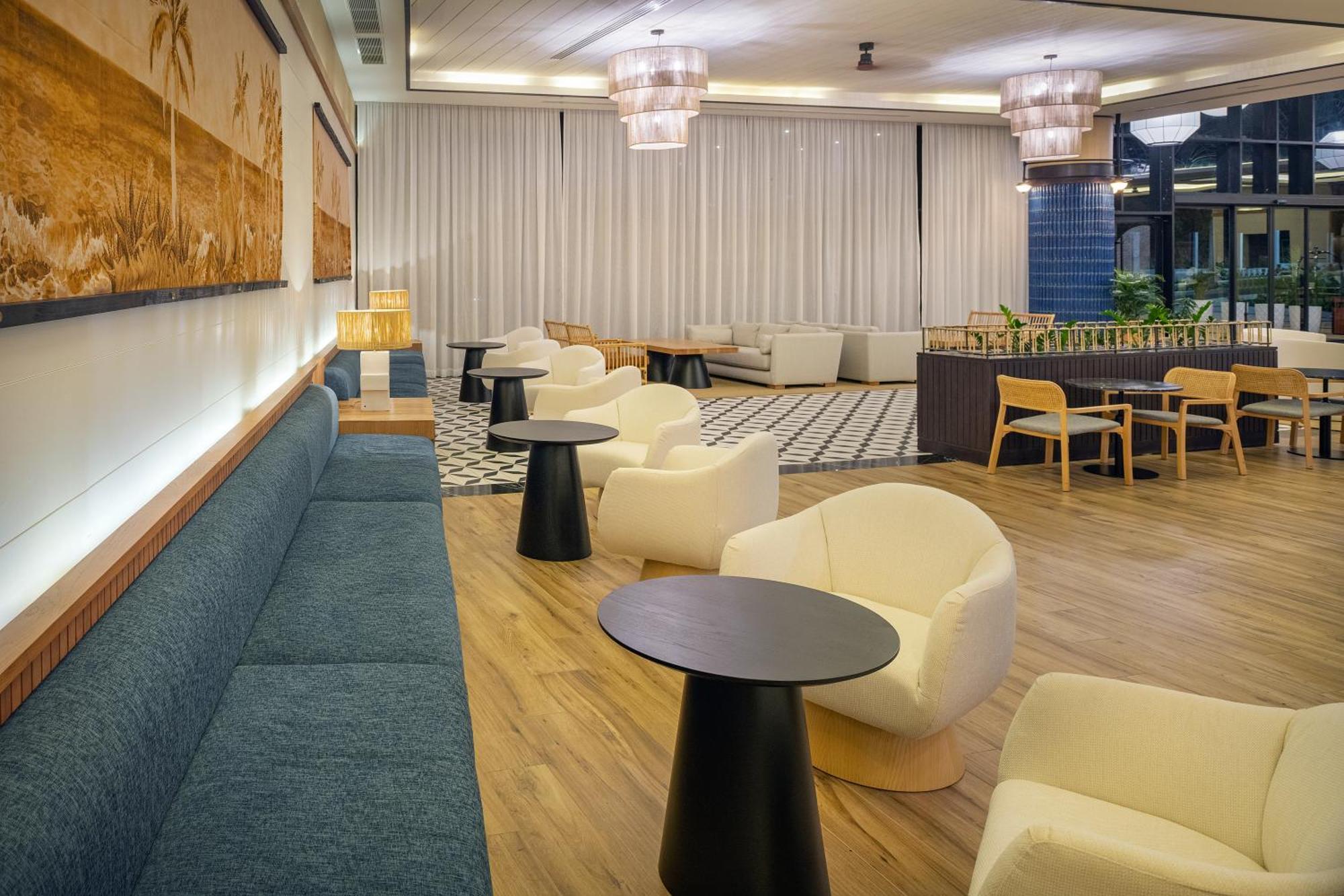 Ocean Eden Bay (Adults Only) Hotel Spring Rises Eksteriør billede The lounge at the airport