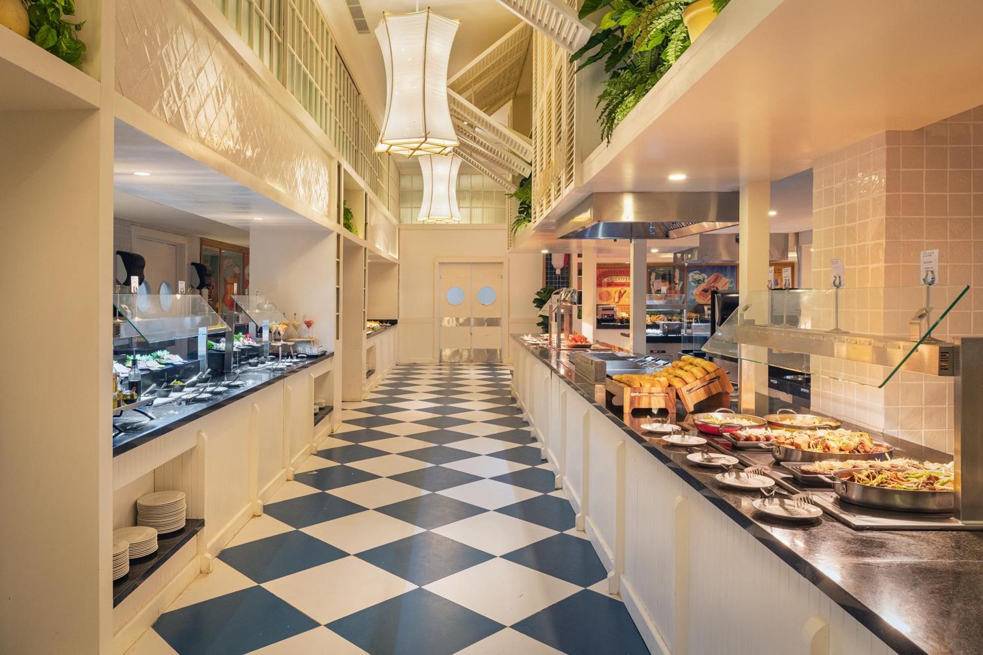 Ocean Eden Bay (Adults Only) Hotel Spring Rises Eksteriør billede The buffet at the hotel