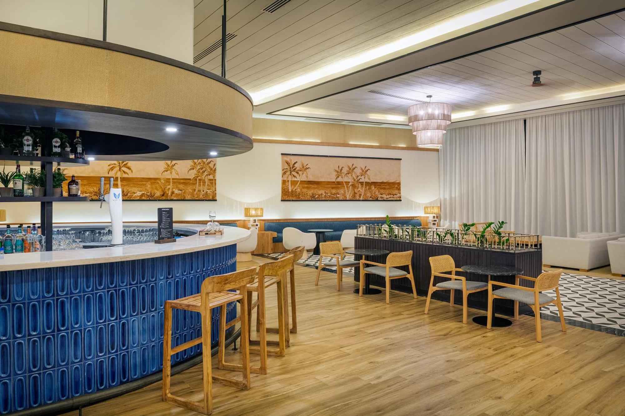 Ocean Eden Bay (Adults Only) Hotel Spring Rises Eksteriør billede The lounge at the airport