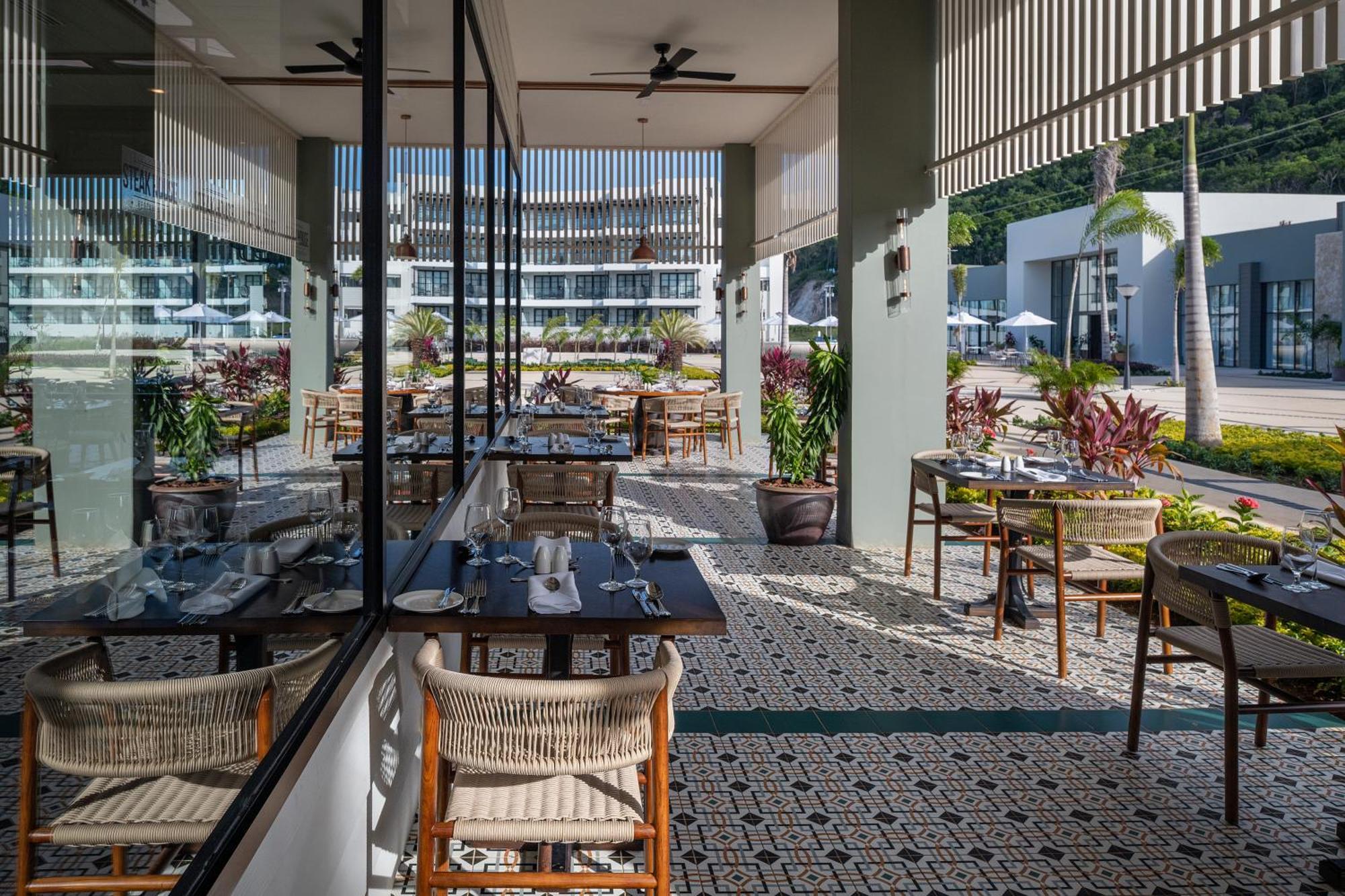 Ocean Eden Bay (Adults Only) Hotel Spring Rises Eksteriør billede The Deck